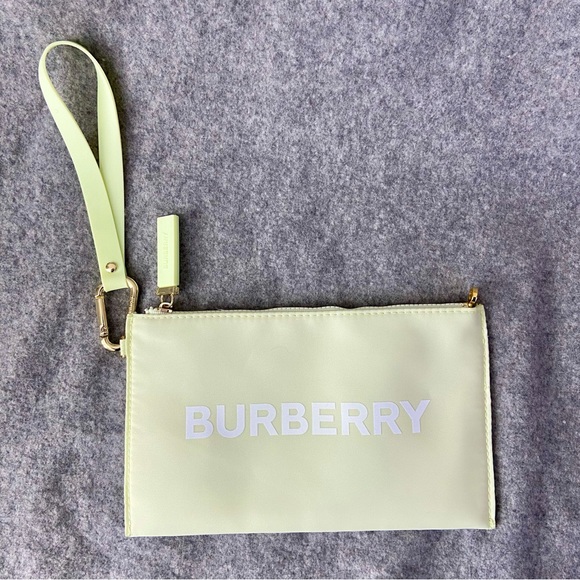 🆕 Burberry Cosmetic Pouch Converted Shoulder Bag with Wristlet Lime Green - Picture 6 of 13